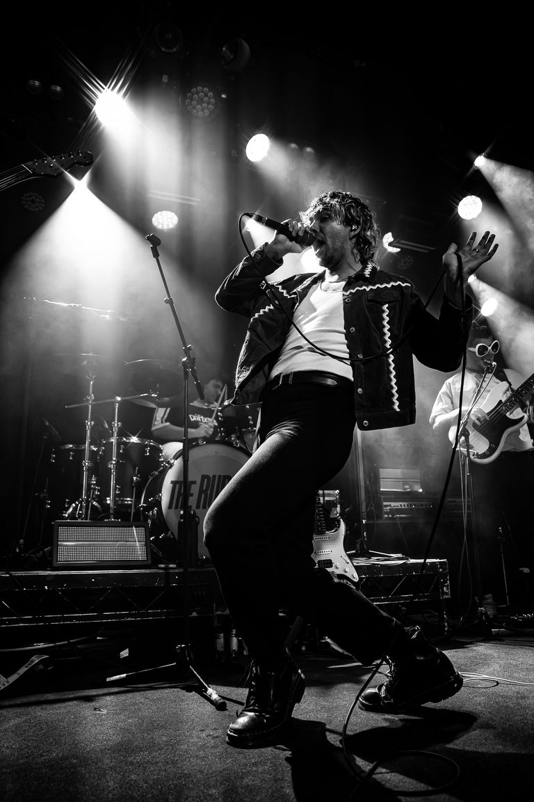 Selve performing live at The Gov in Adelaide 